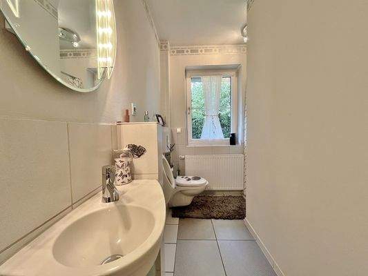 Gäste-WC mit Dusche 