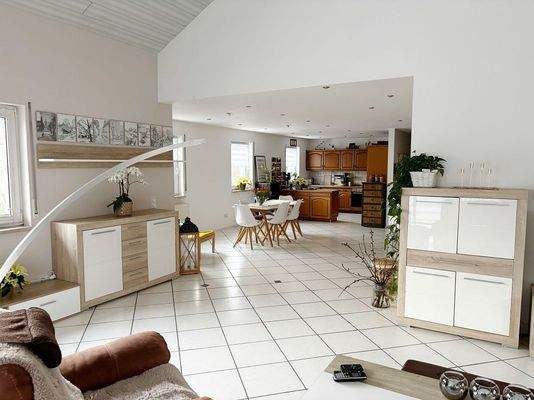 repräsentativer Wohn-Essbereich.JPG