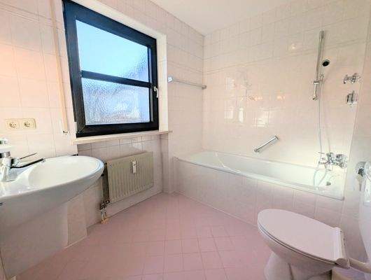 Badezimmer mit Badewanne