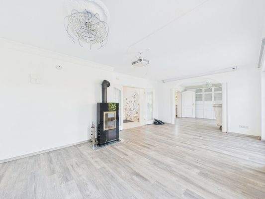 Wohnen und Essen mit Kamin