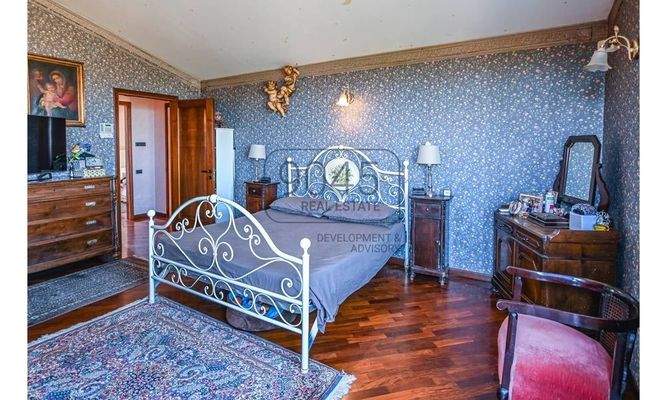 Elegante Villa mit Meerblick in der bezaubernden Hügellandschaft der Marken