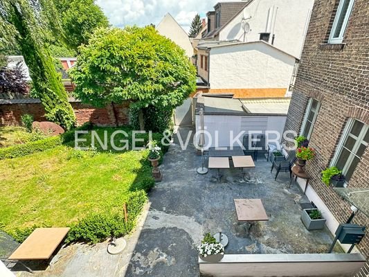 EG Terrasse mit Garten