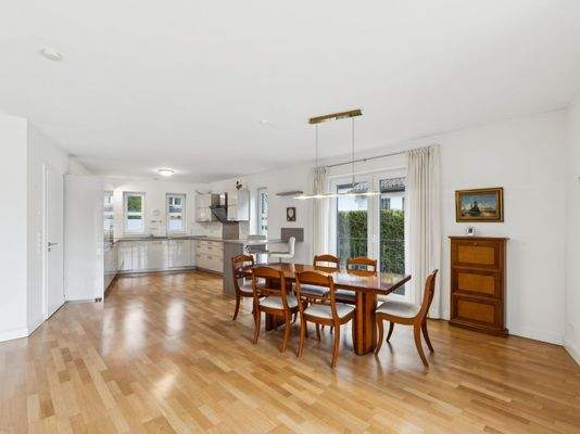 Essbereich mit offener Küche