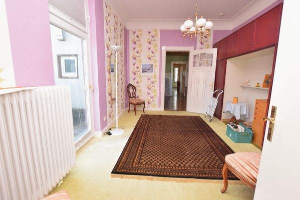 Wohnung 2 OG links Schlafzimmer.JPG