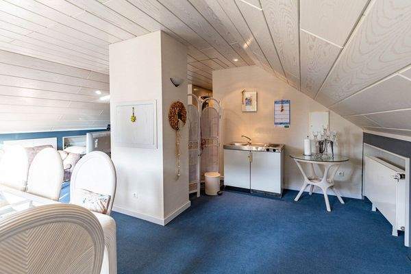 Wohnzimmer Dachgeschoss / Kochecke