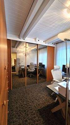 Blick auf einen der beiden begehbaren
Kleiderschränke