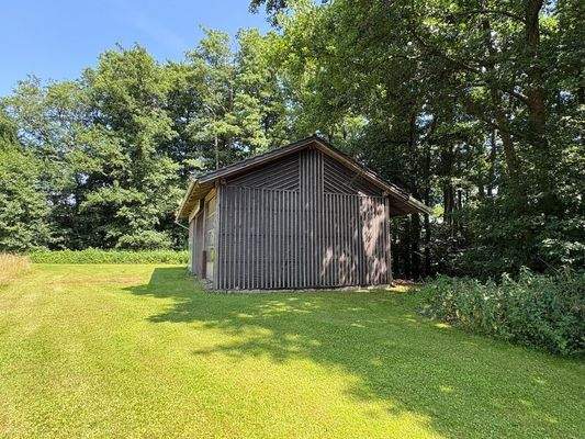 Kaufoption auf angrenzende Fläche: 894 m² mit Lagerhalle