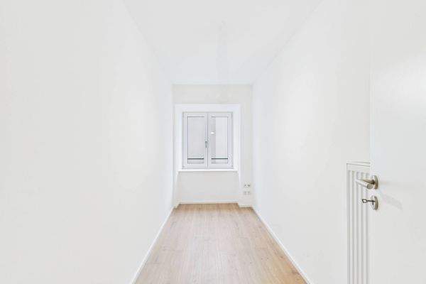 Büro o. Ankleidezimmer