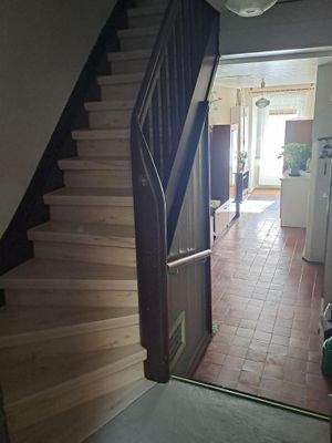 Flurbereich EG Treppe ins 1.OG