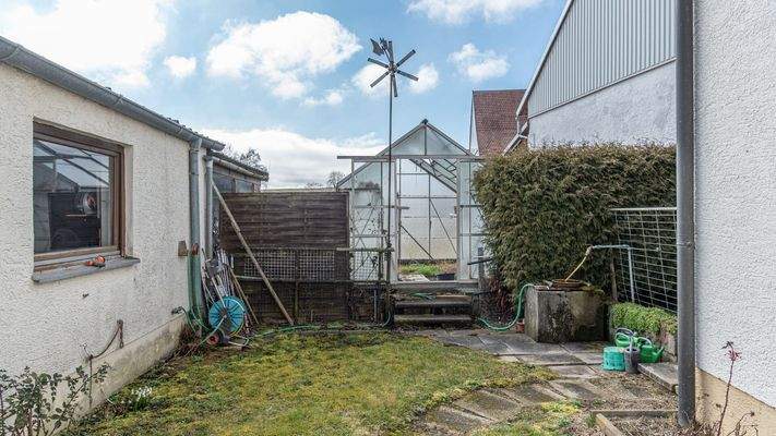 Garten mit Gartenhaus