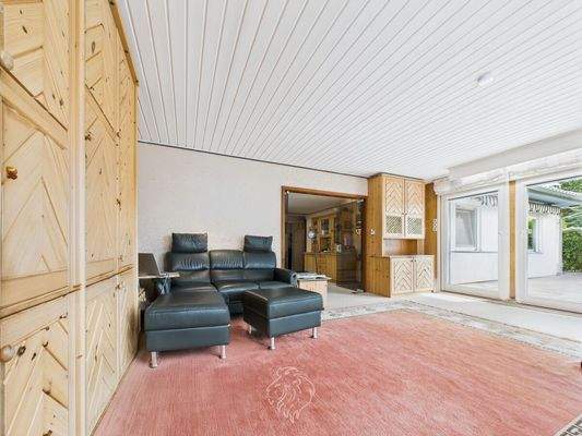 Wohnzimmer mit Blick zur Terrasse