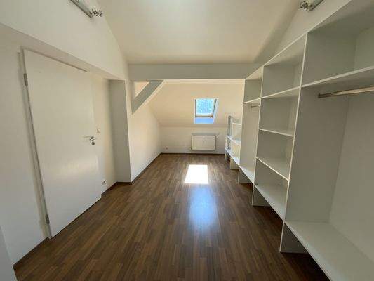 Ankleide (Ausgebautes DG)