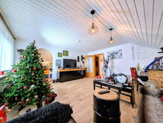 Blick von der Couch zum kleinen Nebenraum (DG)