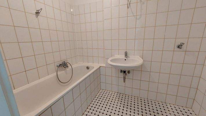 Badezimmer mit Waschmaschinenanschluss