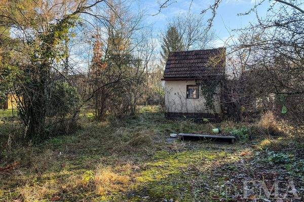 Grundstück mit Gartenhaus