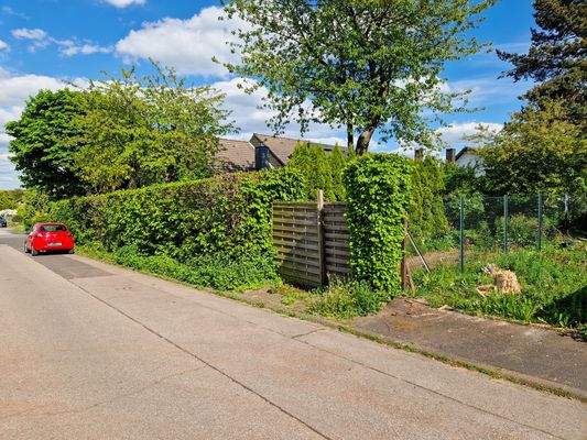 Einfahrt zum hinteren Stellplatz