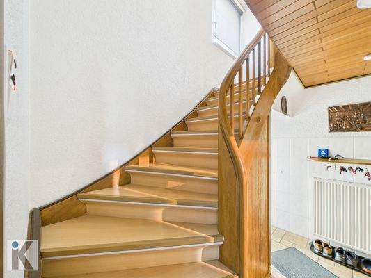 Treppe ins 1. OG