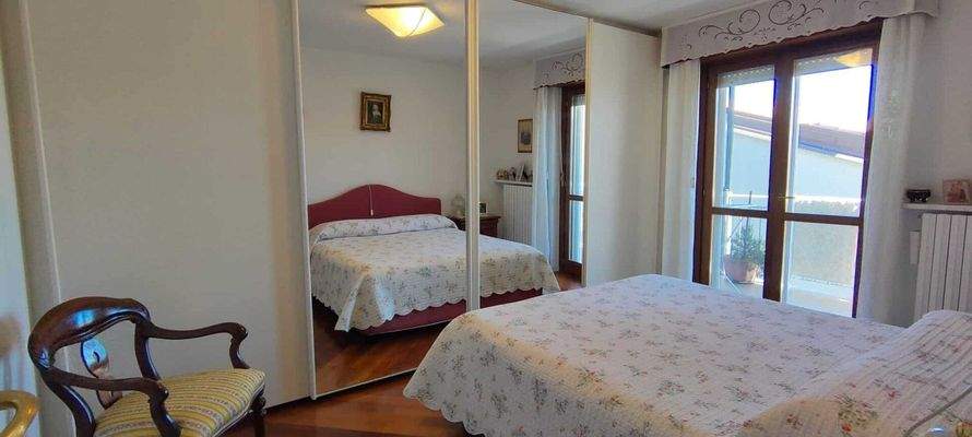 schönes Penthouse im Zentrum von Grado mit Terrasse und Parkplatz