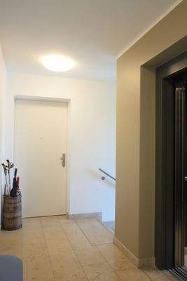 Treppenhaus mit Wohnungseingang