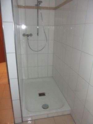 ebenerdige, neue Dusche