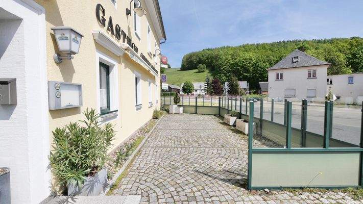 Terrasse & Eingangsbereich