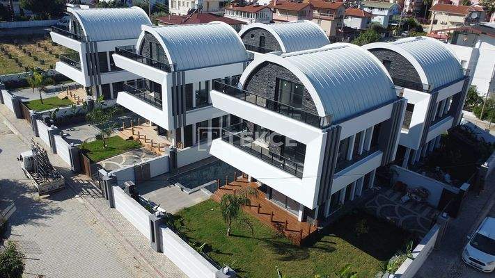Detached Villas with Pool Near the Sea in Konaklı Alanya
