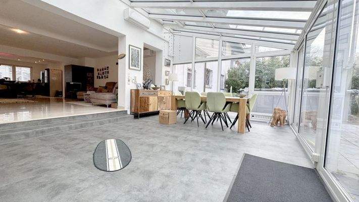 Wintergarten (EG links)