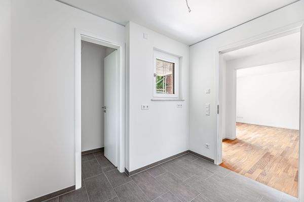 Küche mit Abstellraum