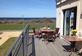Große , sonnige Terrasse