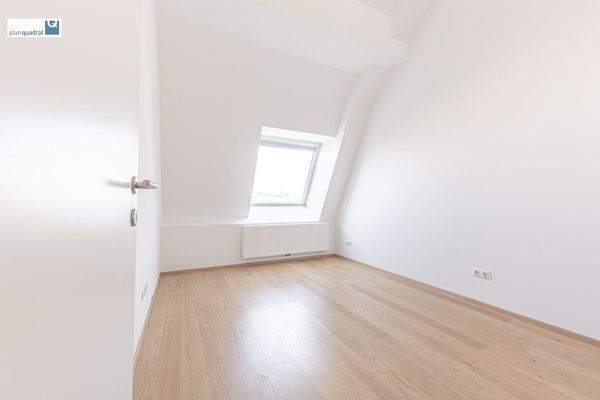 Zimmer 2 (ca. 11,40 m²)