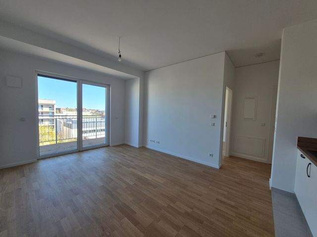Wohnung mit EB- Küche - Erstbezug, Balkon u. Fußbodenheizung - Foto 1