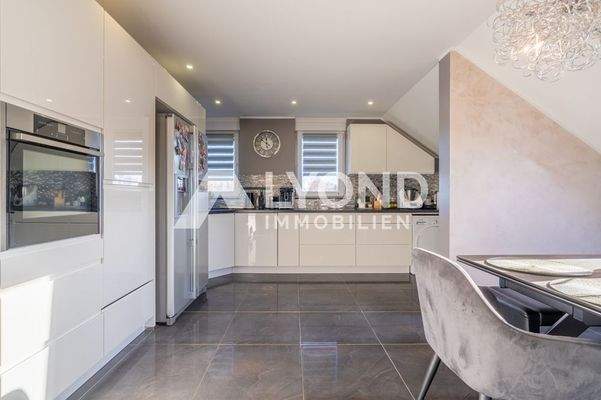 Küche und Essbereich OG