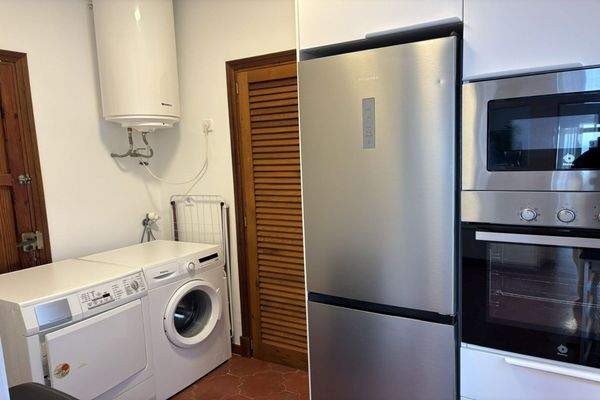 Hauswirtschaftsbereich mit Geräten