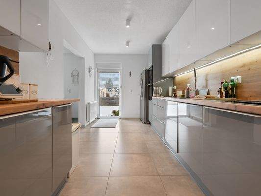 Küche mit Einbauküche