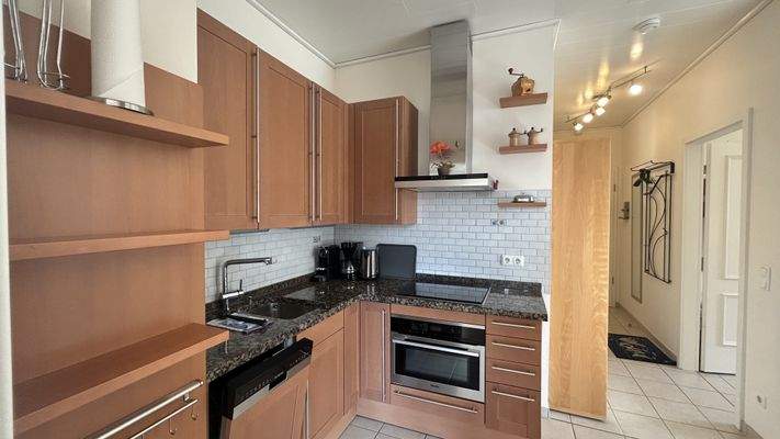 Küche mit Blick in den Flur