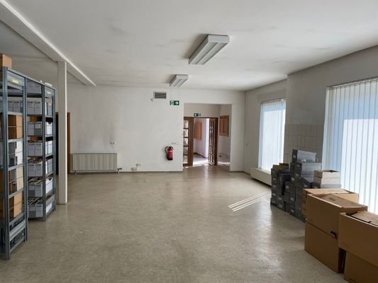 links zu Sozialräumen, rechts zum Ausgang