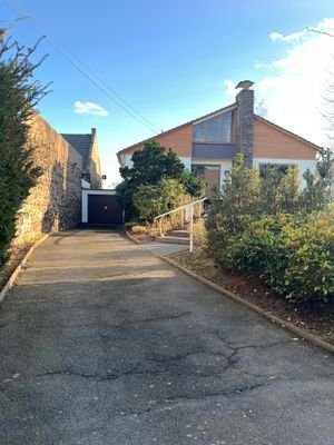 Breite Einfahrt zur Garage