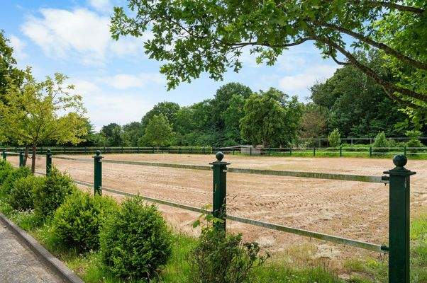 Reitplatz mit anschließender Mistplatte