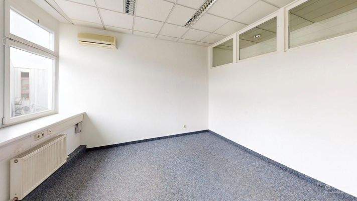 Valiergasse-58-ex-Tirotool-Bedroom-Defurnished 1