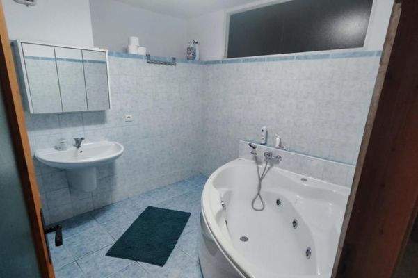 Kreta, Kavousi: Traditionelles Dorfsteinhaus mit Gästehaus zu verkaufen