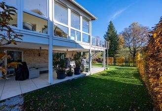 Gebäude Südseite Terrasse und Wintergarten