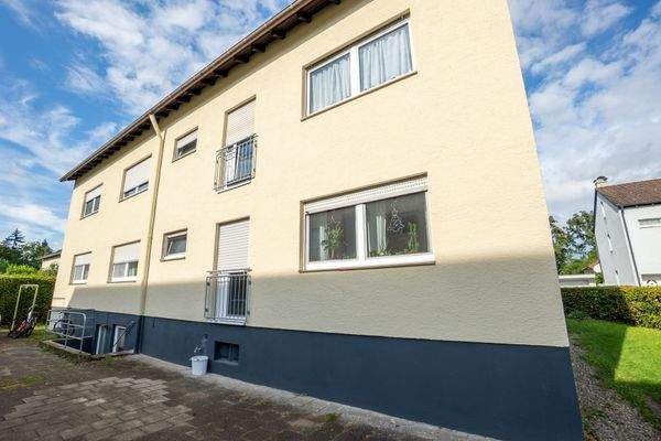 Frisch gestrichene Fassade