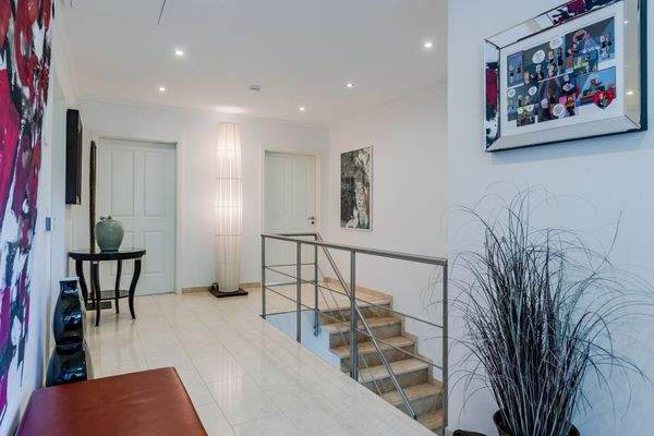 Der Flur bietet Zugang zu allen Zimmern