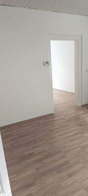 Wohnzimmer mit Blick zur Küche.jpg