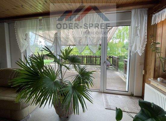 Wohnzimmer und Terrasse