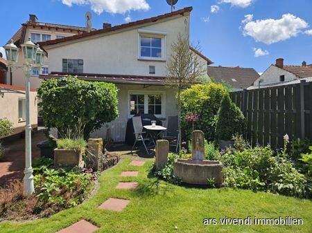 Gartenansicht kleines Häuschen