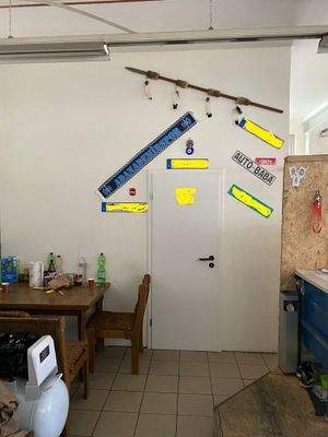 Eingang Büro von der Werkstatt aus1.jpg