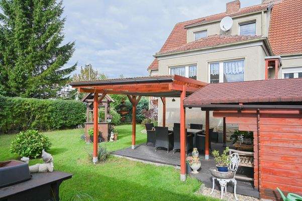 Ansicht mit Carport