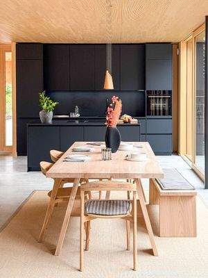 Einbauküche & Essbereich