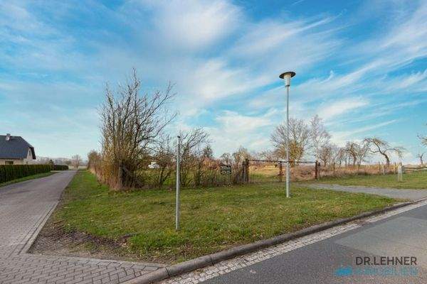 Grundstück Straßenansicht